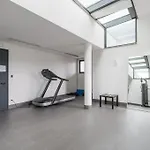 New! Exclusive Eur Apartment