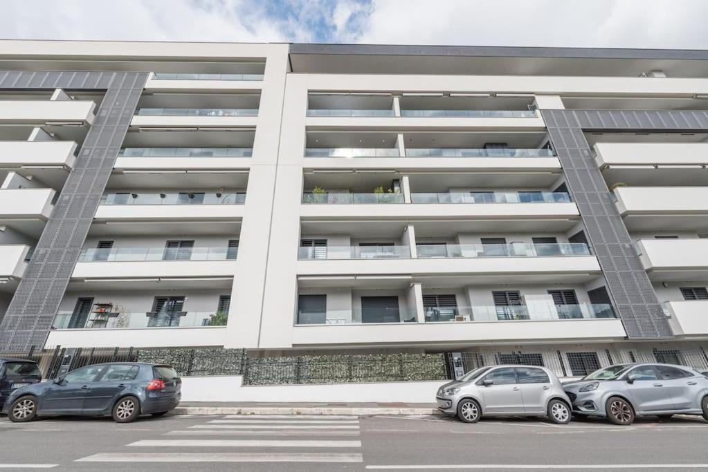 New! Exclusive Eur Apartment *